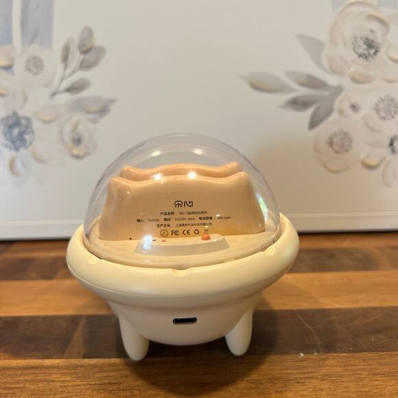 Cat Spaceship iPhone Portable Charger Set - Picture 8 of 12